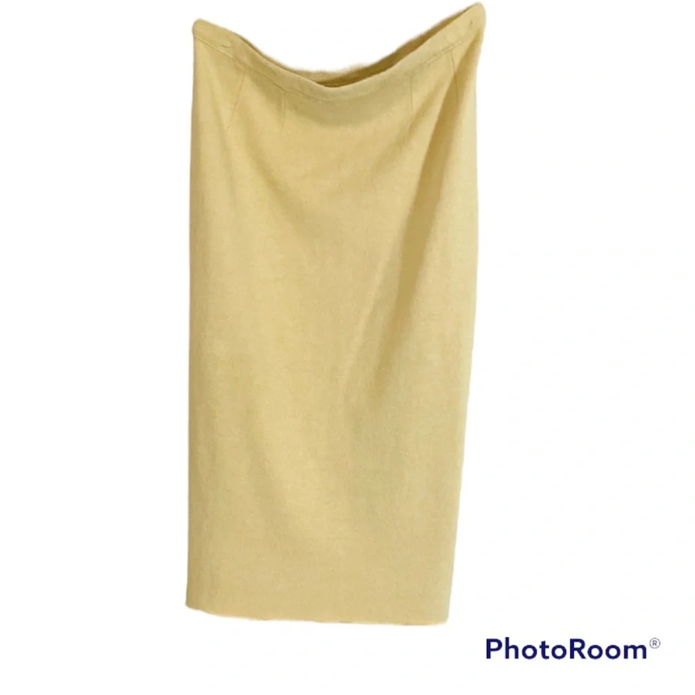 COPY - 💛 Vtg Wool Union Made Butter Yellow Knit Sweater Skirt M